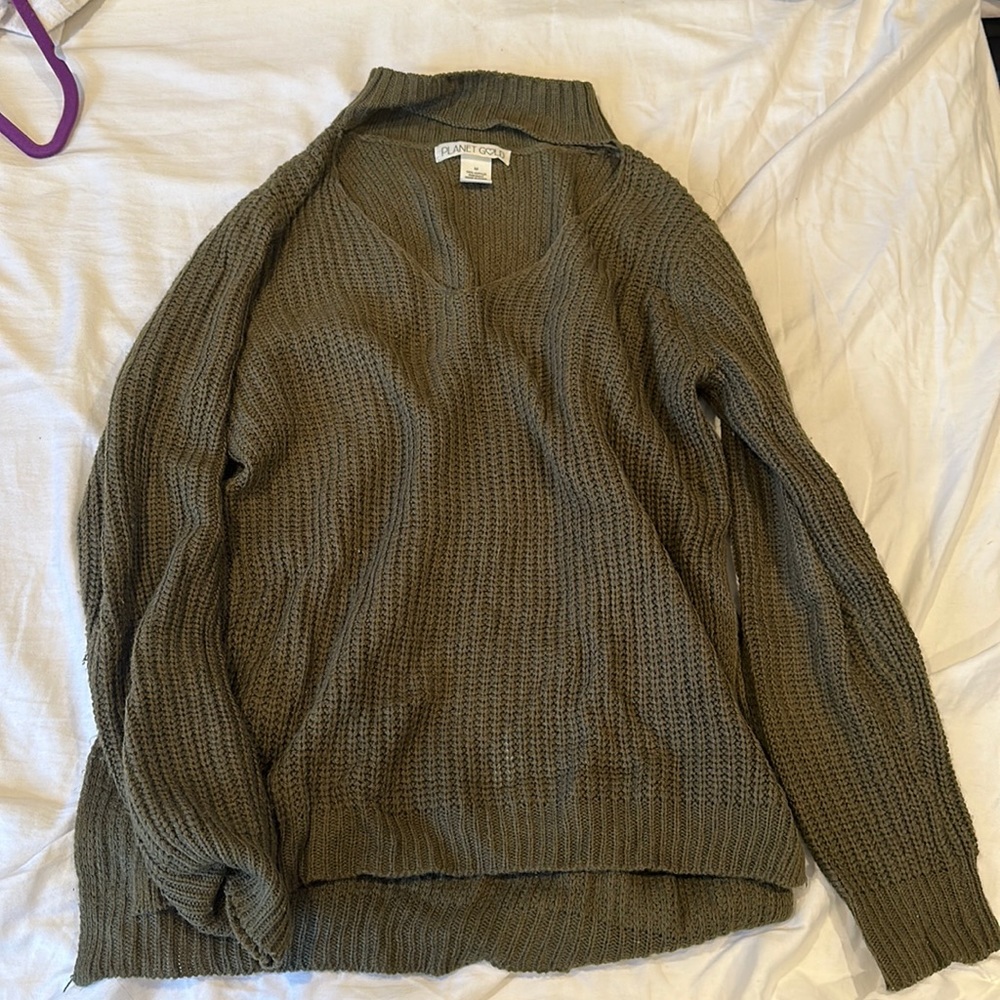 Planet Gold Army green sweater with cut-out in the front